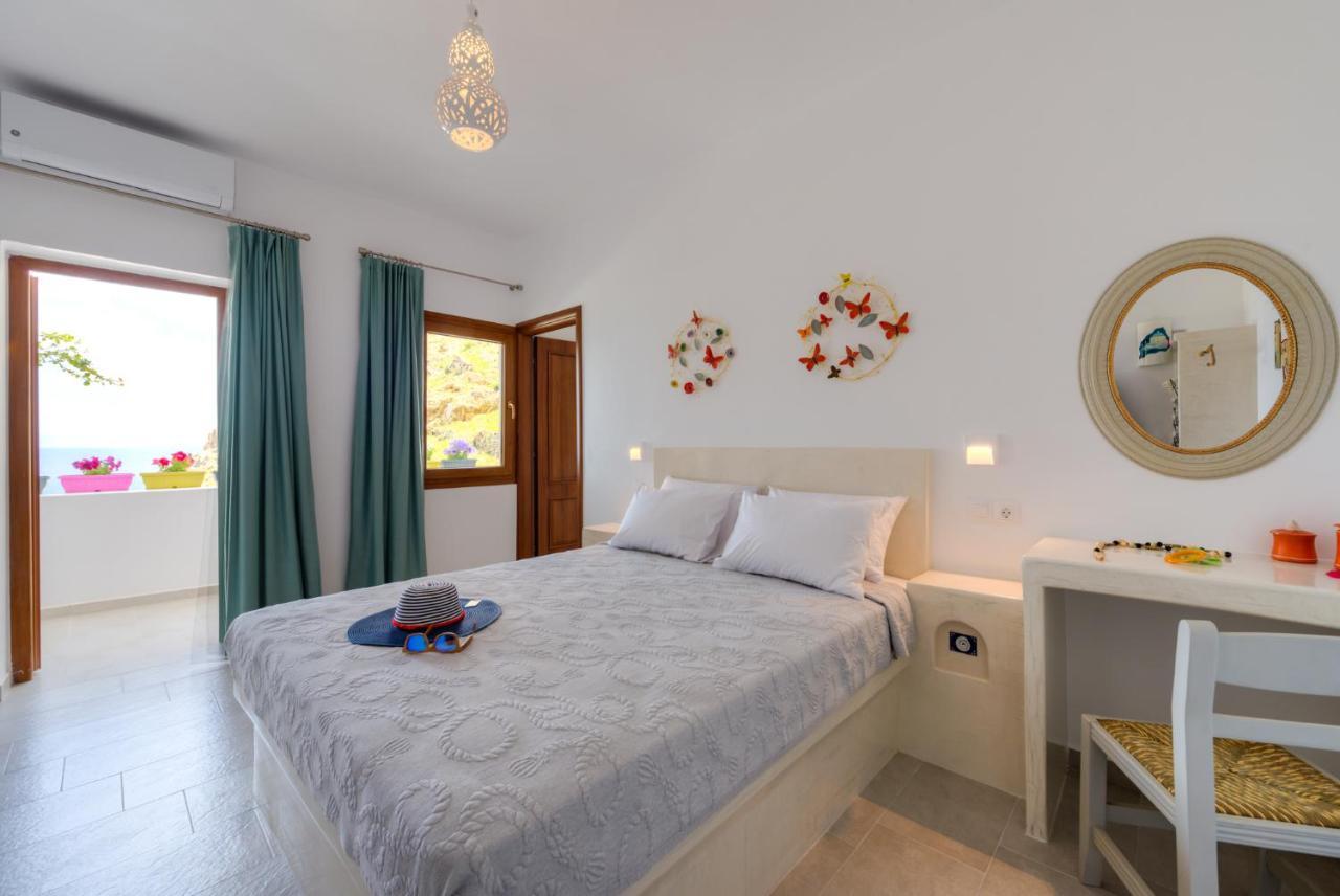 Moschatos Beach House Kamari  Exterior photo