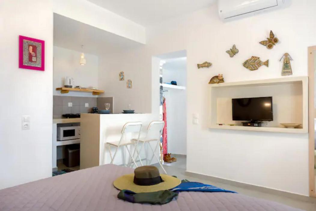 Moschatos Beach House Kamari  Exterior photo